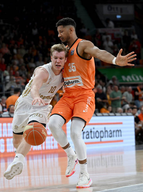 引发观众的 引发观众的