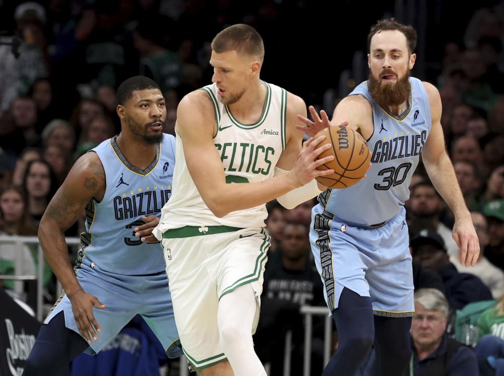 战本月的两 战本月的两