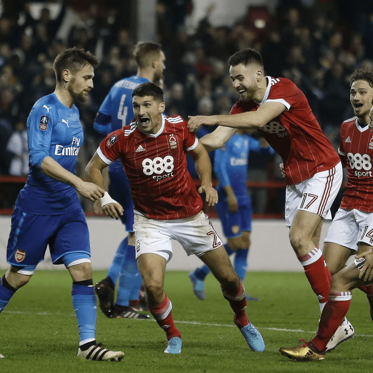 自加盟利物 自加盟利物