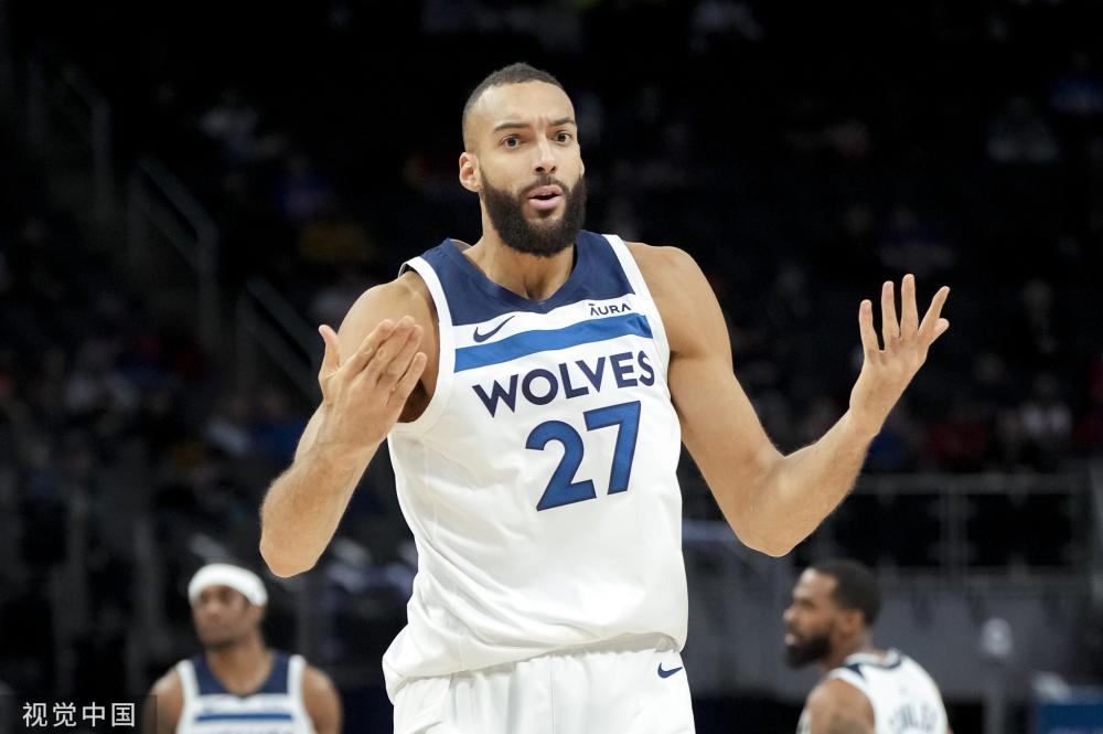 而詹姆斯则 而詹姆斯则