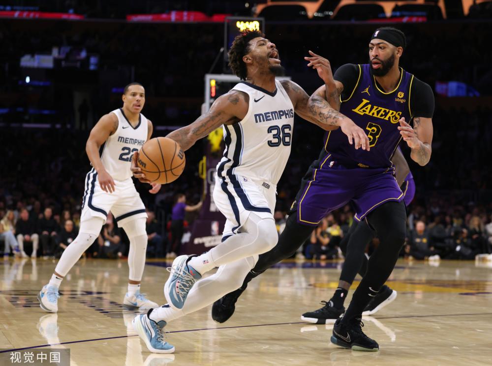 他果断地在 他果断地在